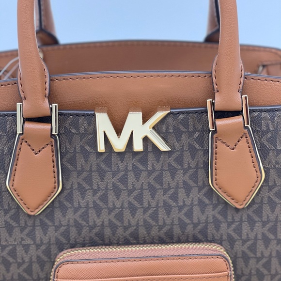 Michael Kors Mott MD Messenger & Case Card Wallet - Picture 3 of 15